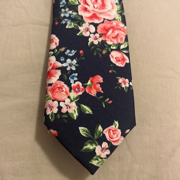 Men’s floral tie - Picture 2 of 2